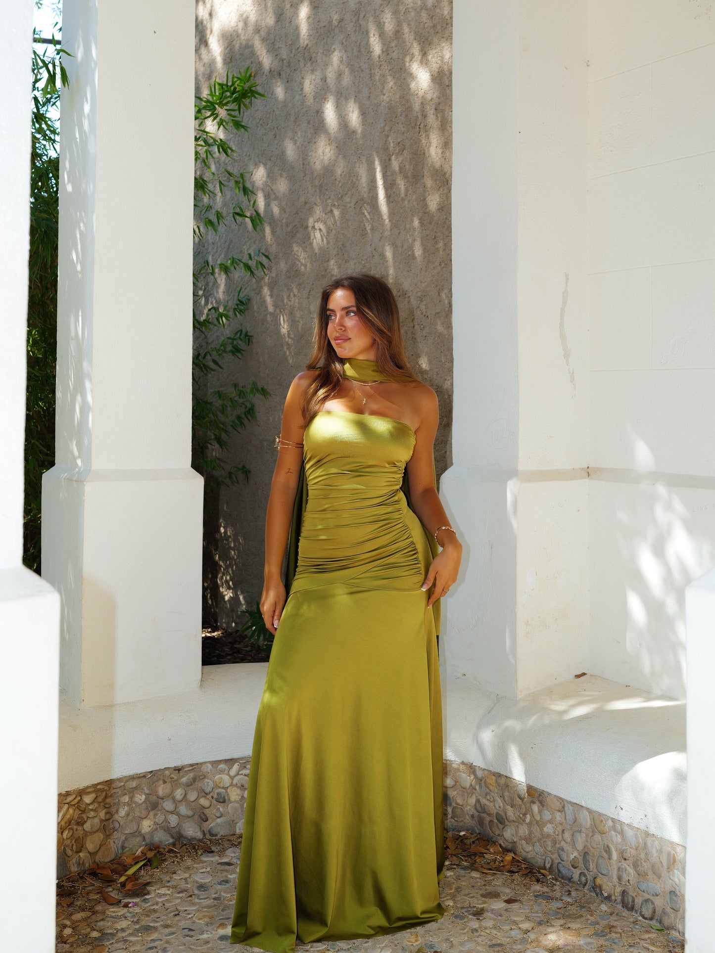 Olivia | Vestido Verde con Escote Palabra de Honor