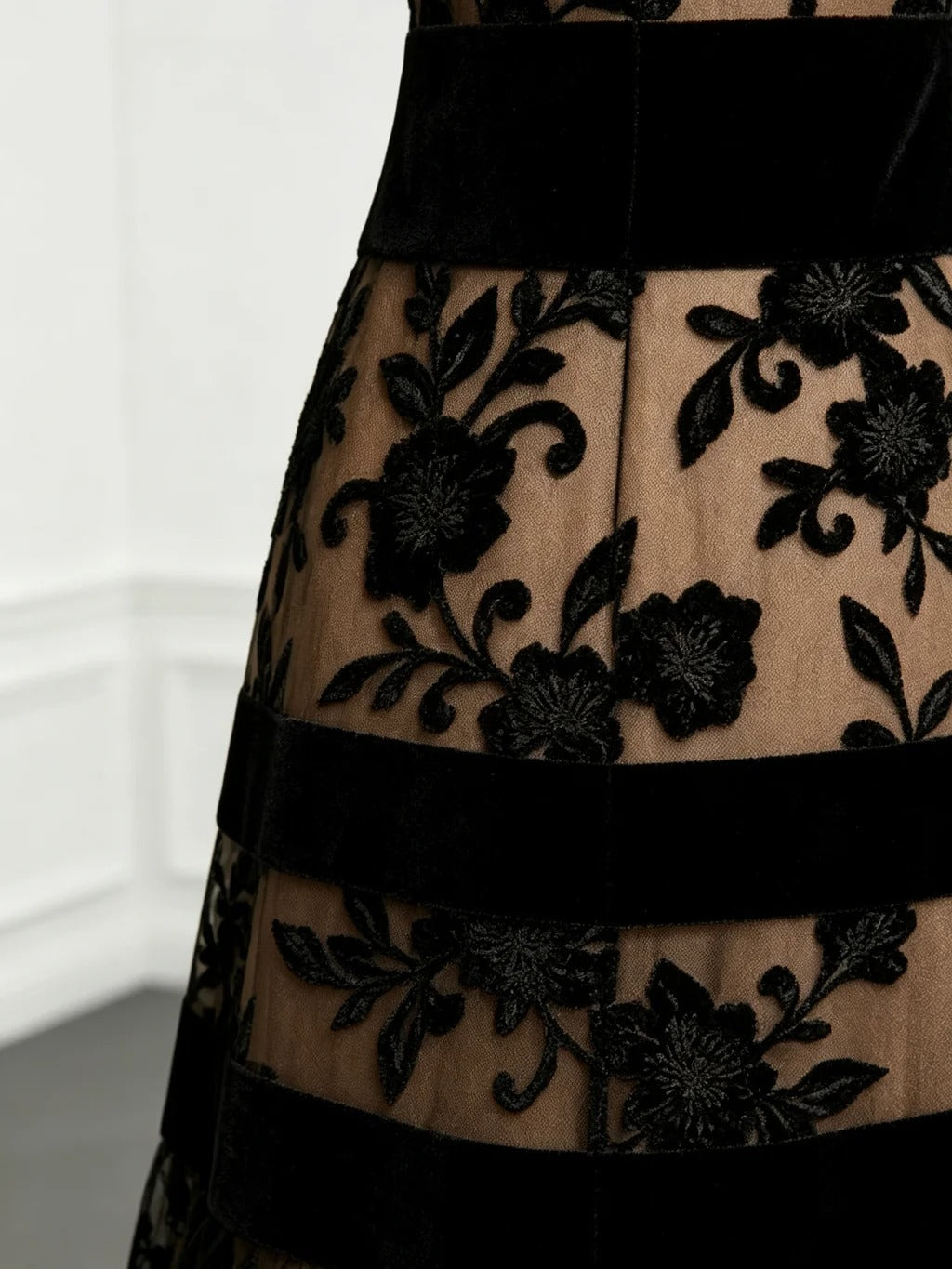 Odette | Vestido Midi de Tul Bordado Floral